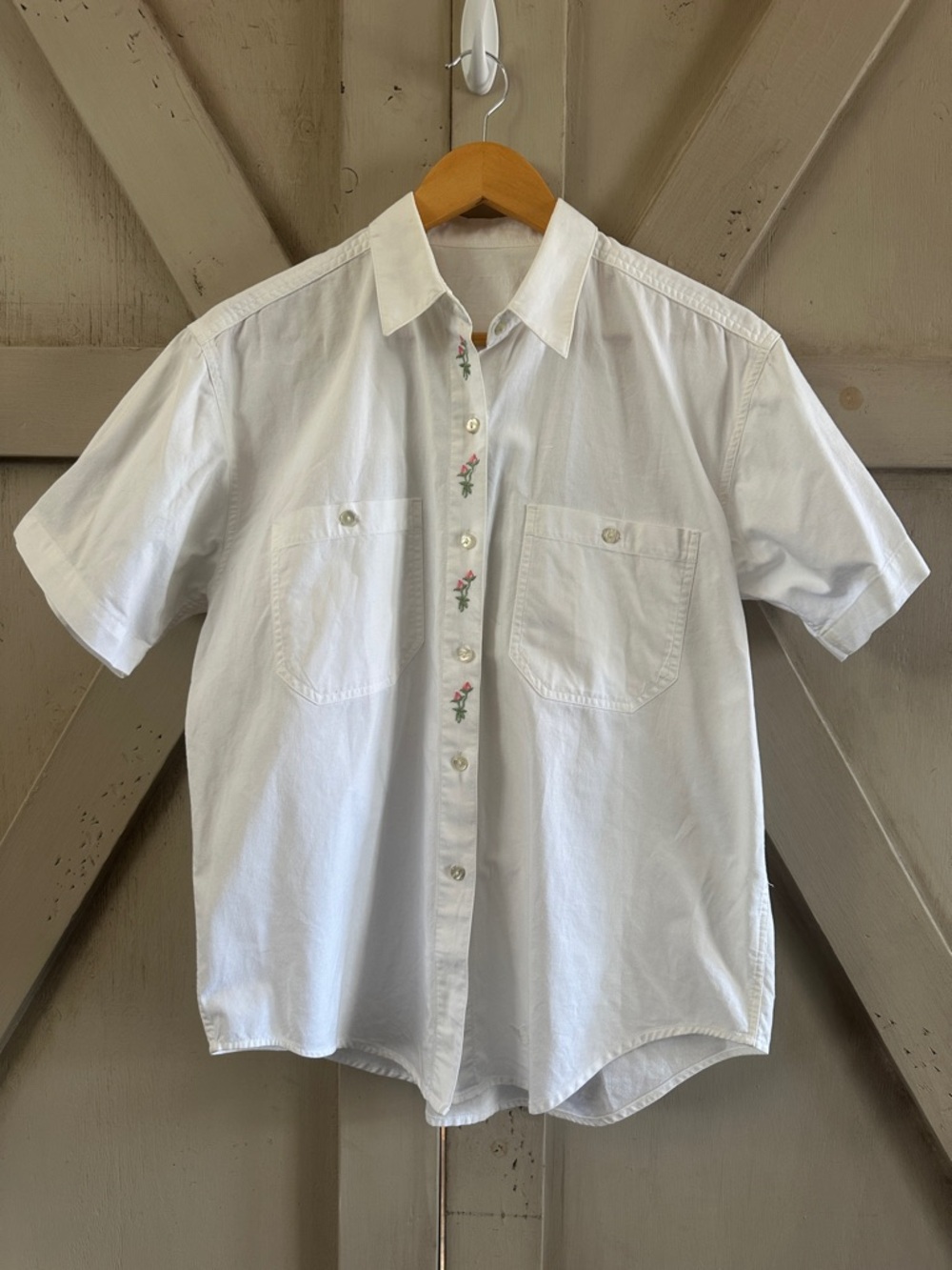 Vintage White Button-Up Shirt Floral Embroidered Placket Short Sleeve